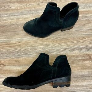 Sorel Women's Black Lola Cut Out Suede Classic Ankle Bootie Size 8